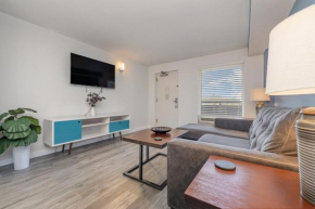 Beachfront 1BR King Bed SMART TVs 12 PM Check-In